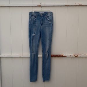 Classic high waisted ripped jeans!!!